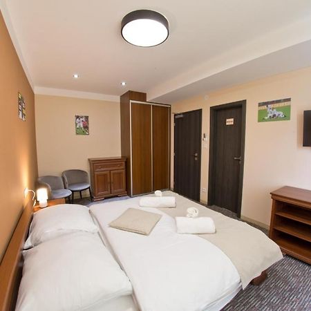 Restauracia Gol Hotel Oravske Vesele Buitenkant foto