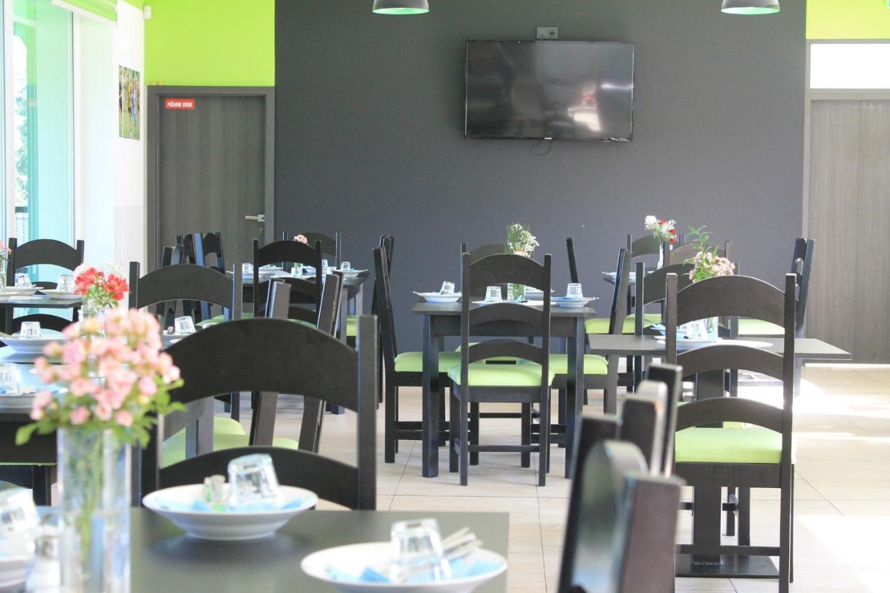 Restauracia Gol Hotel Oravske Vesele Buitenkant foto