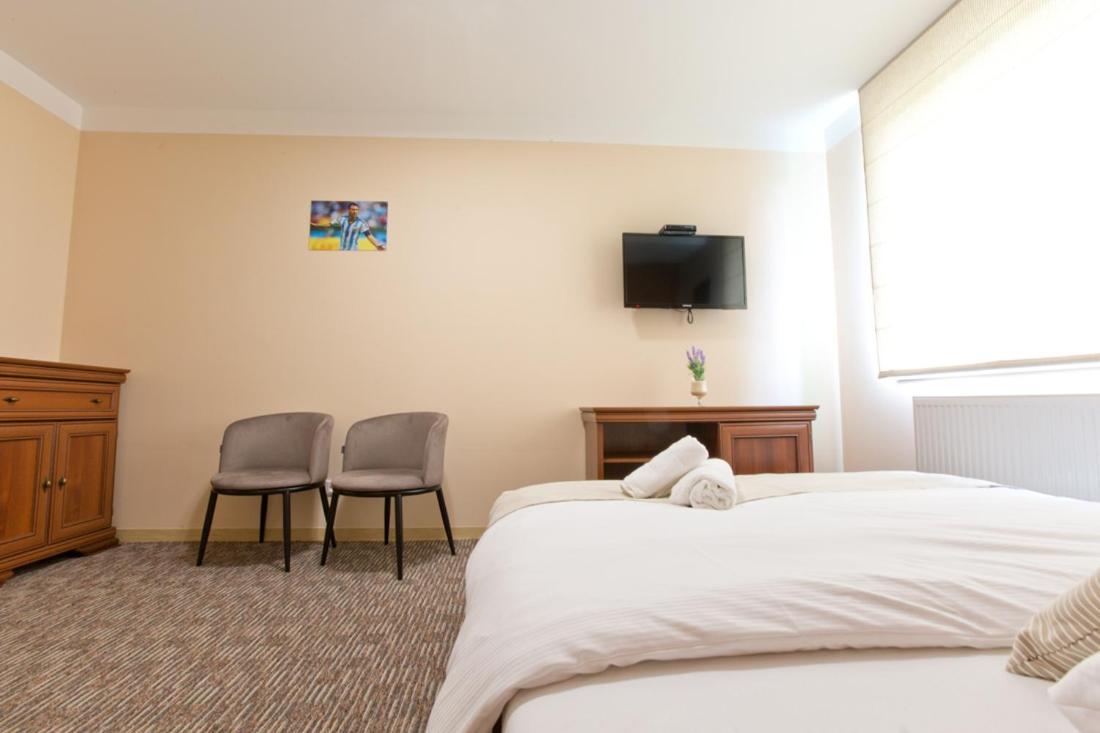 Restauracia Gol Hotel Oravske Vesele Buitenkant foto