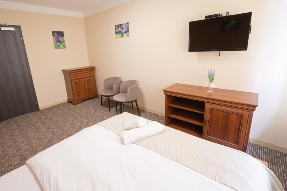 Restauracia Gol Hotel Oravske Vesele Buitenkant foto