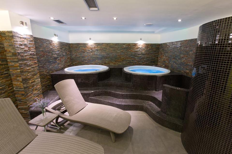 Restauracia Gol Hotel Oravske Vesele Buitenkant foto